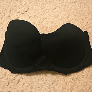 Black strapless bra